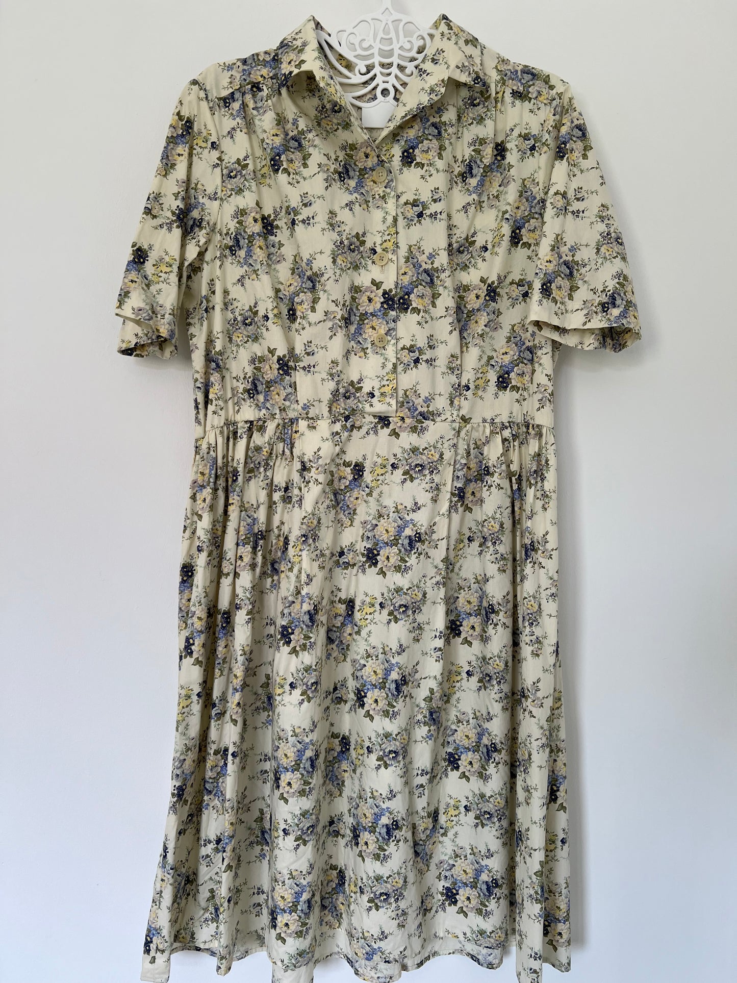 Zomerkleding, jurk met bloemen