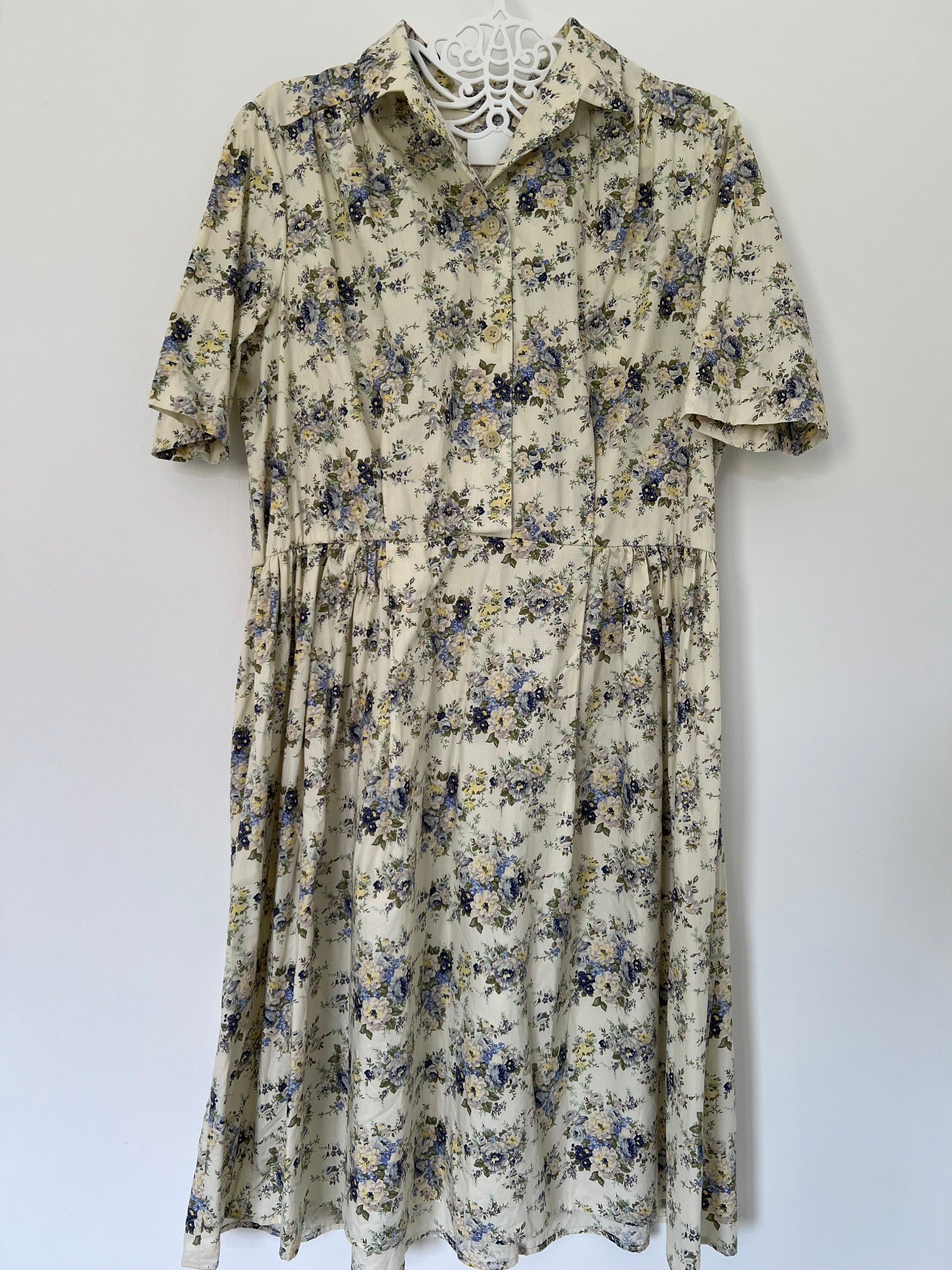 Zomerkleding, jurk met bloemen