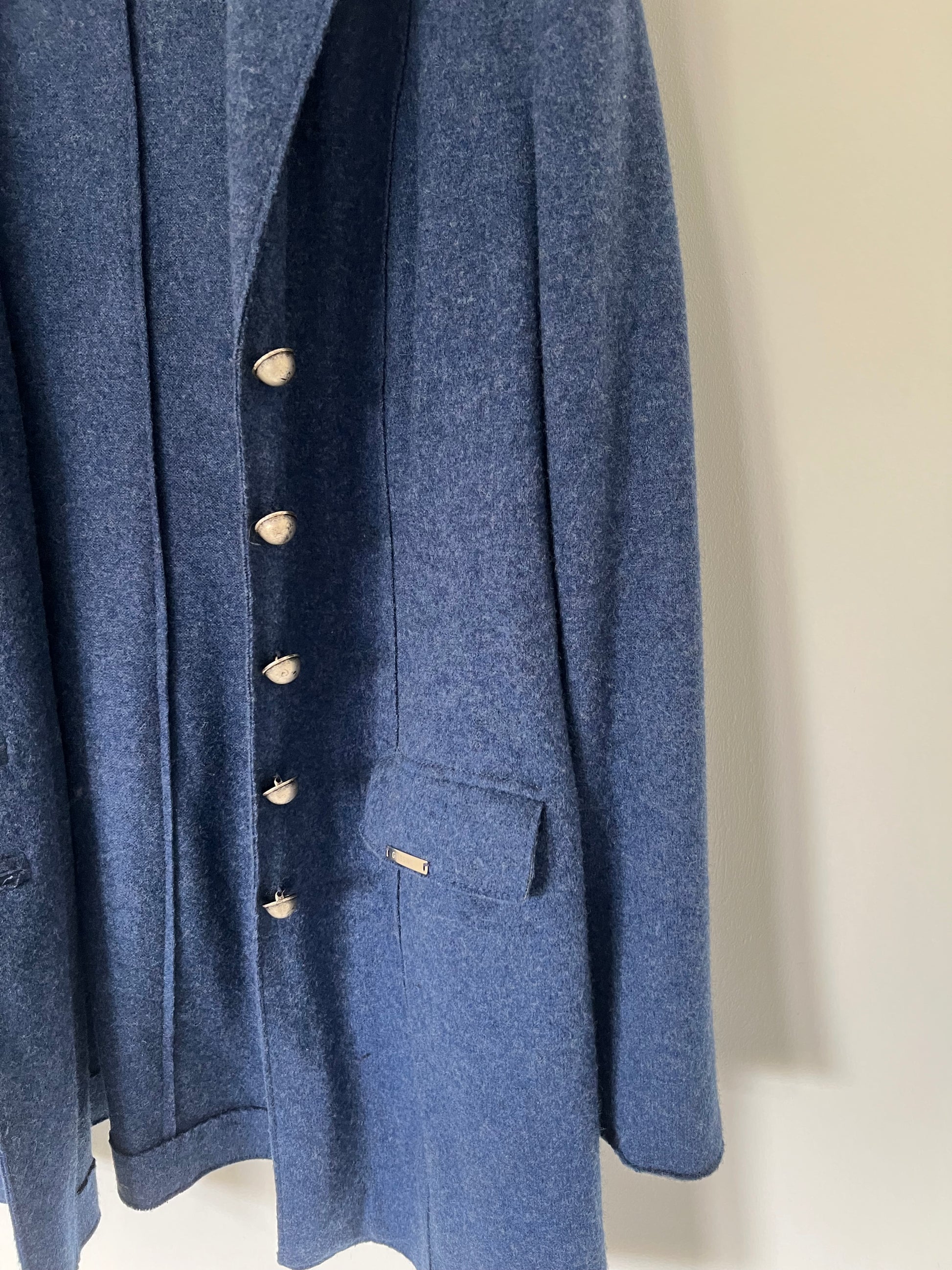 Veste en laine Giesswein boutons métal