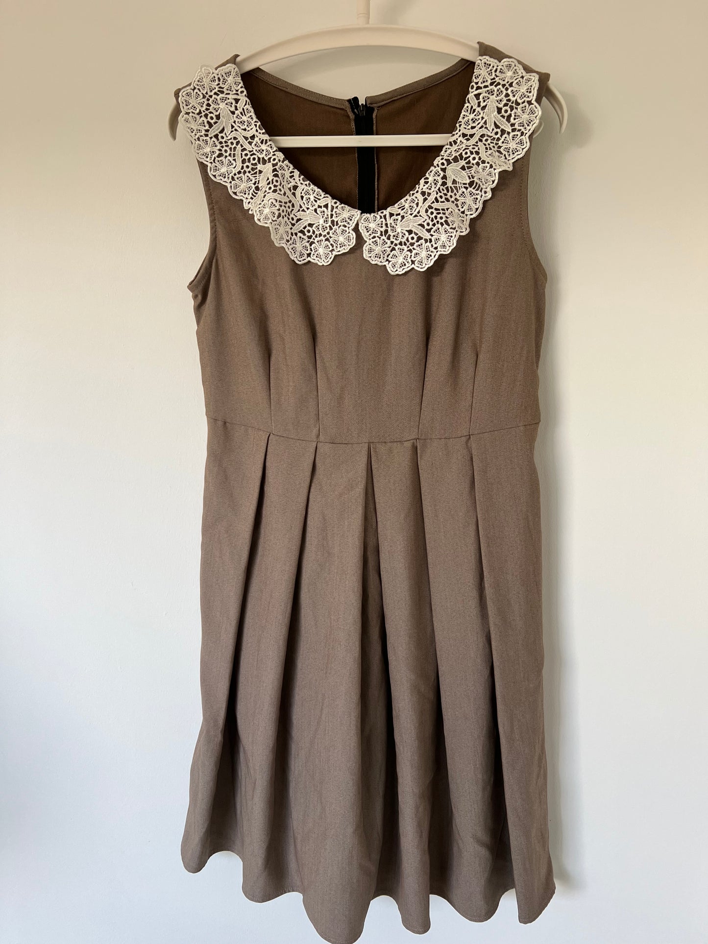 Brown dress with white lace collar