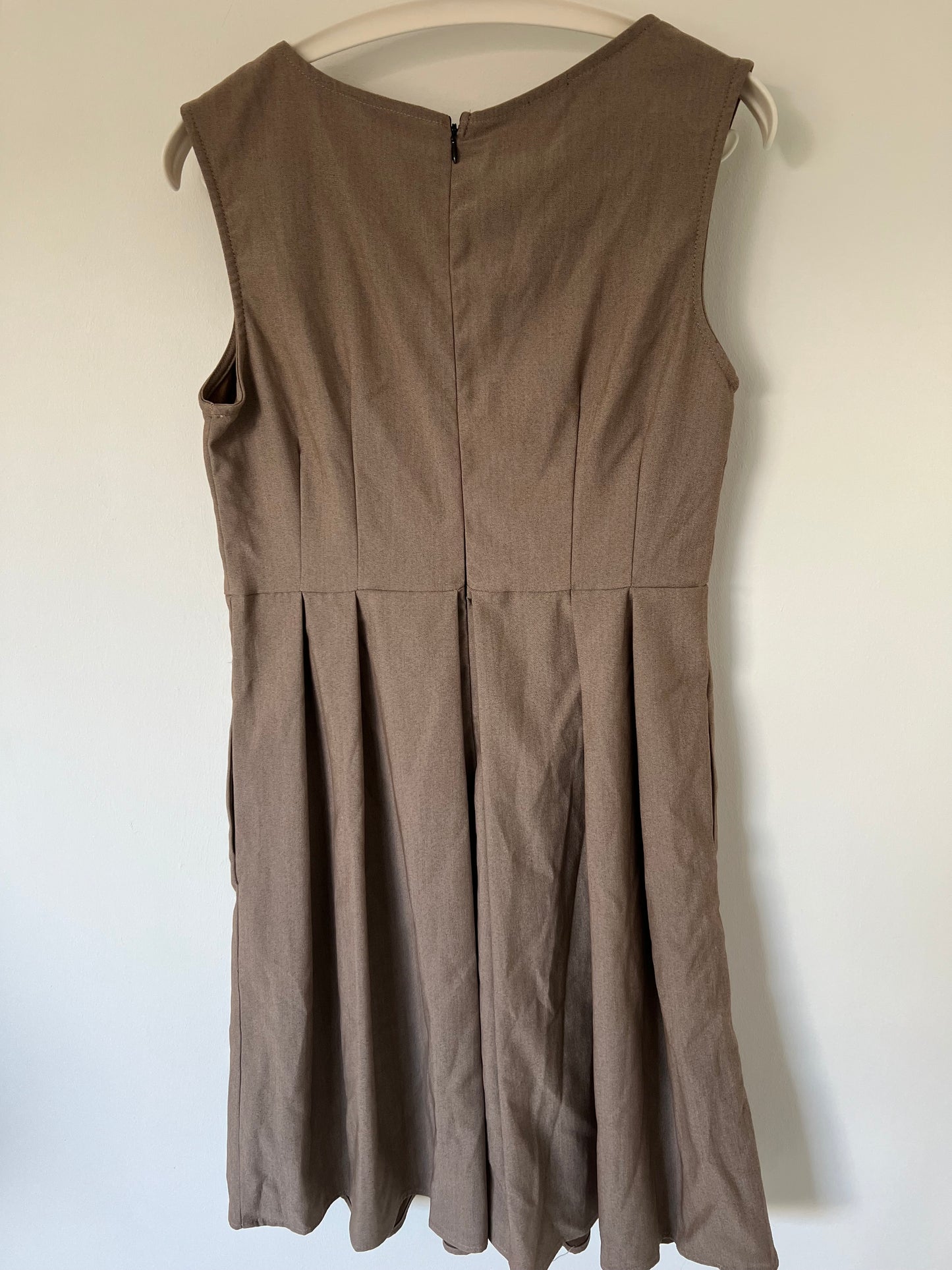 Brown dress with white lace collar