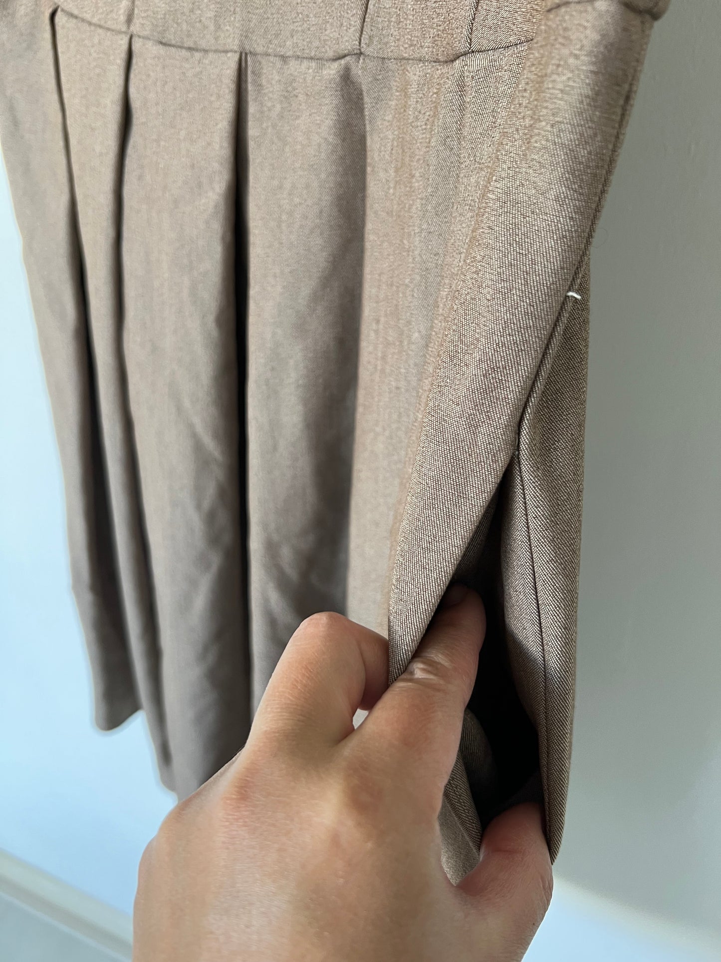 Brown dress with white lace collar