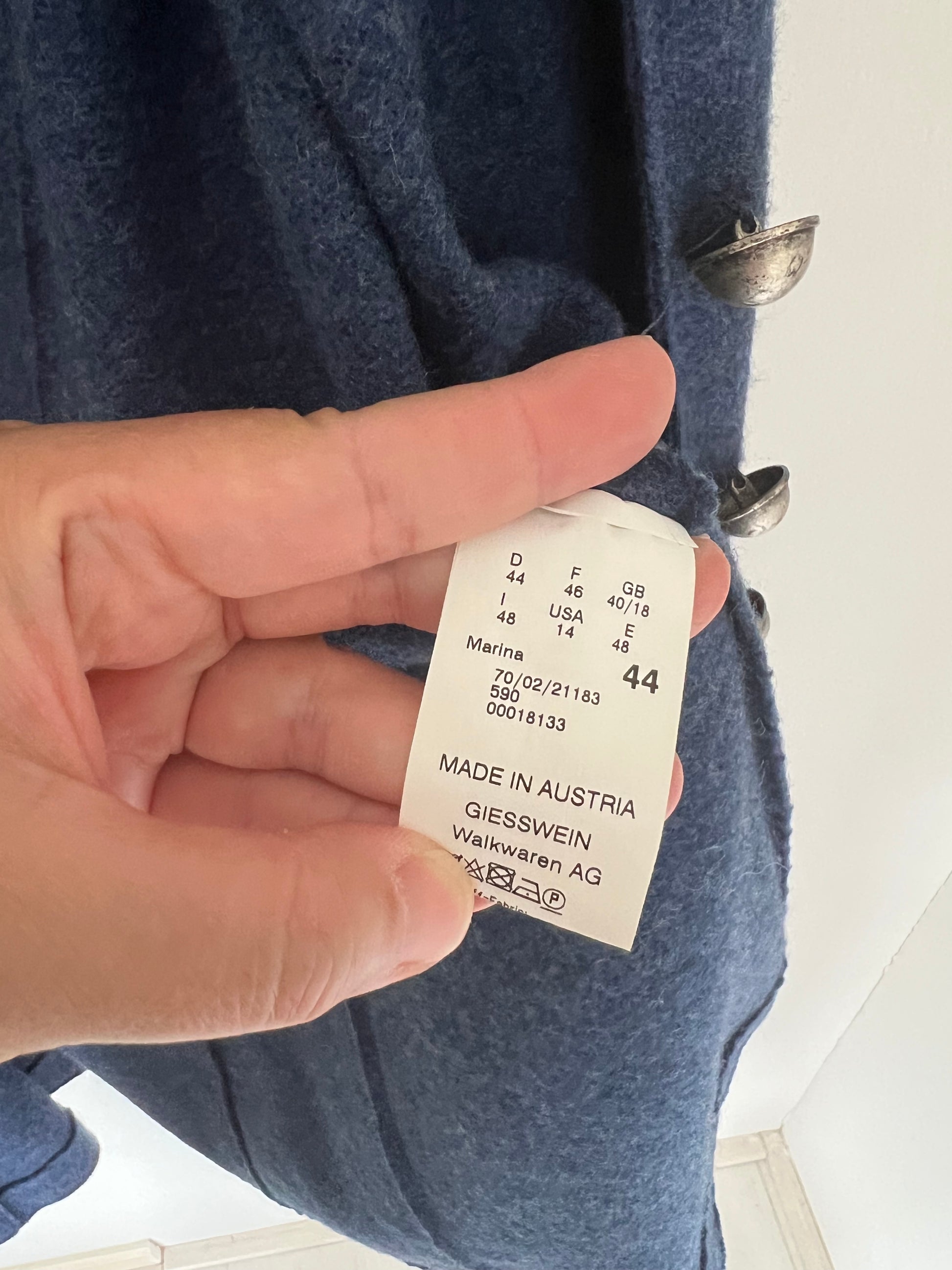 Giesswein Kurzmantel mit Metallknöpfen